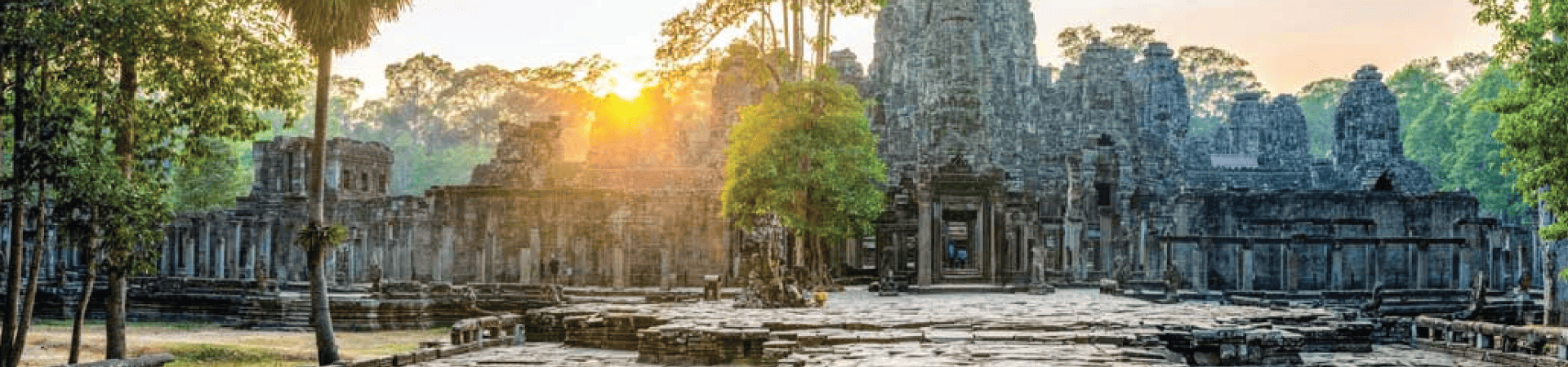 Temple cambodgien au lever du soleil