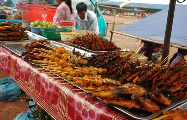 Halte Brochettes Grillées & Snacks Locaux