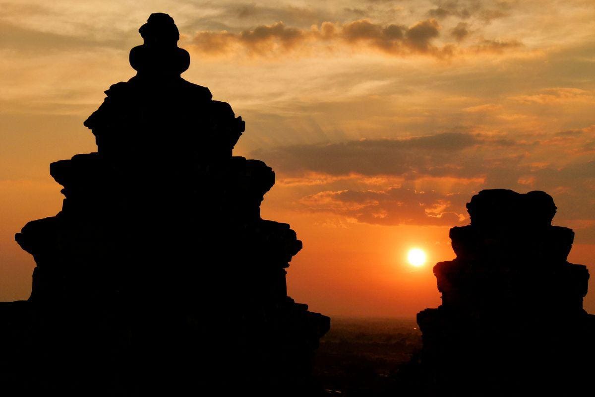 Active Adventure at Angkor – 2 Days Between Temples and Sunset