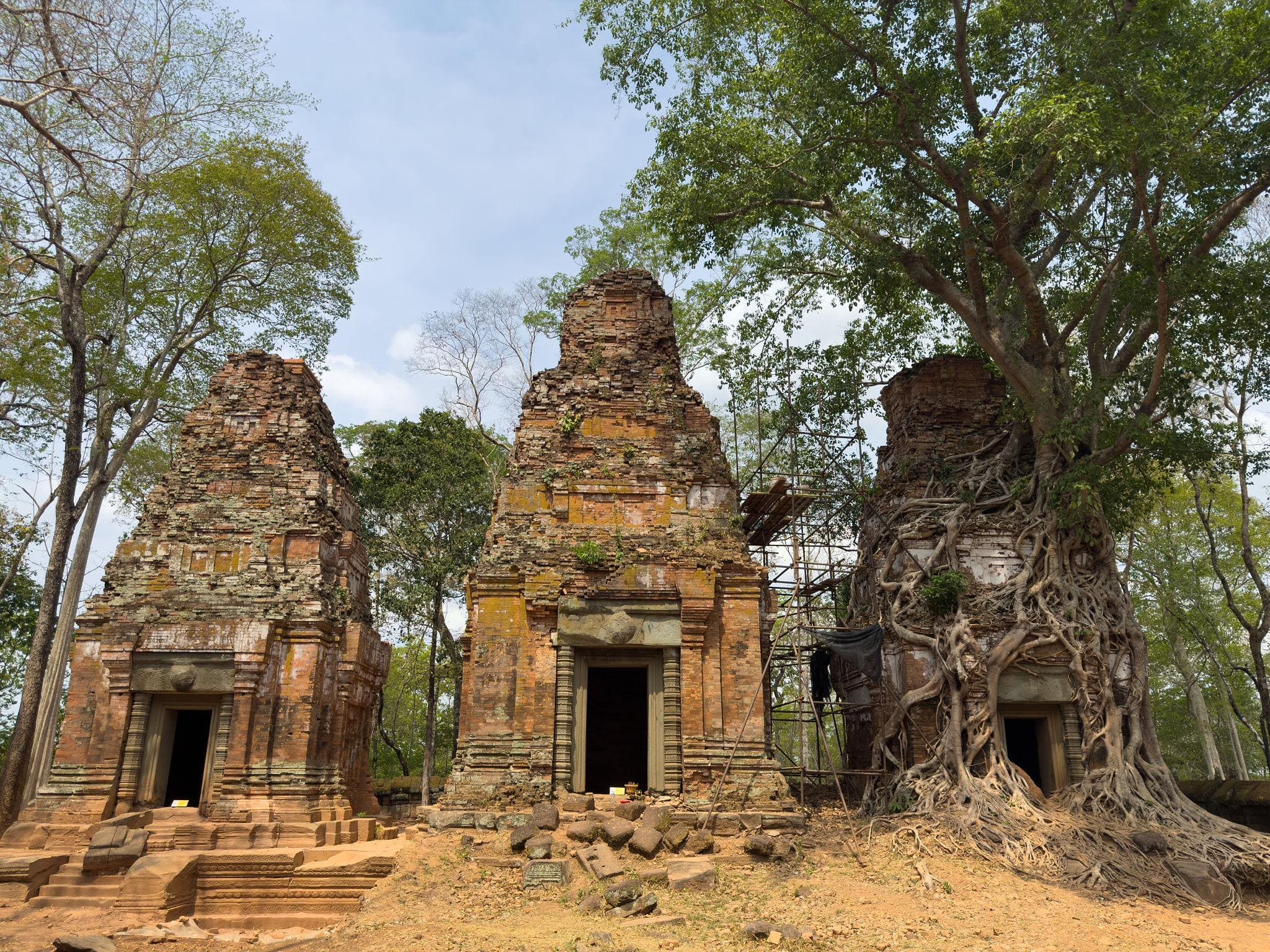 Beng Mealea & Kampong Khleang: Hidden Treasures