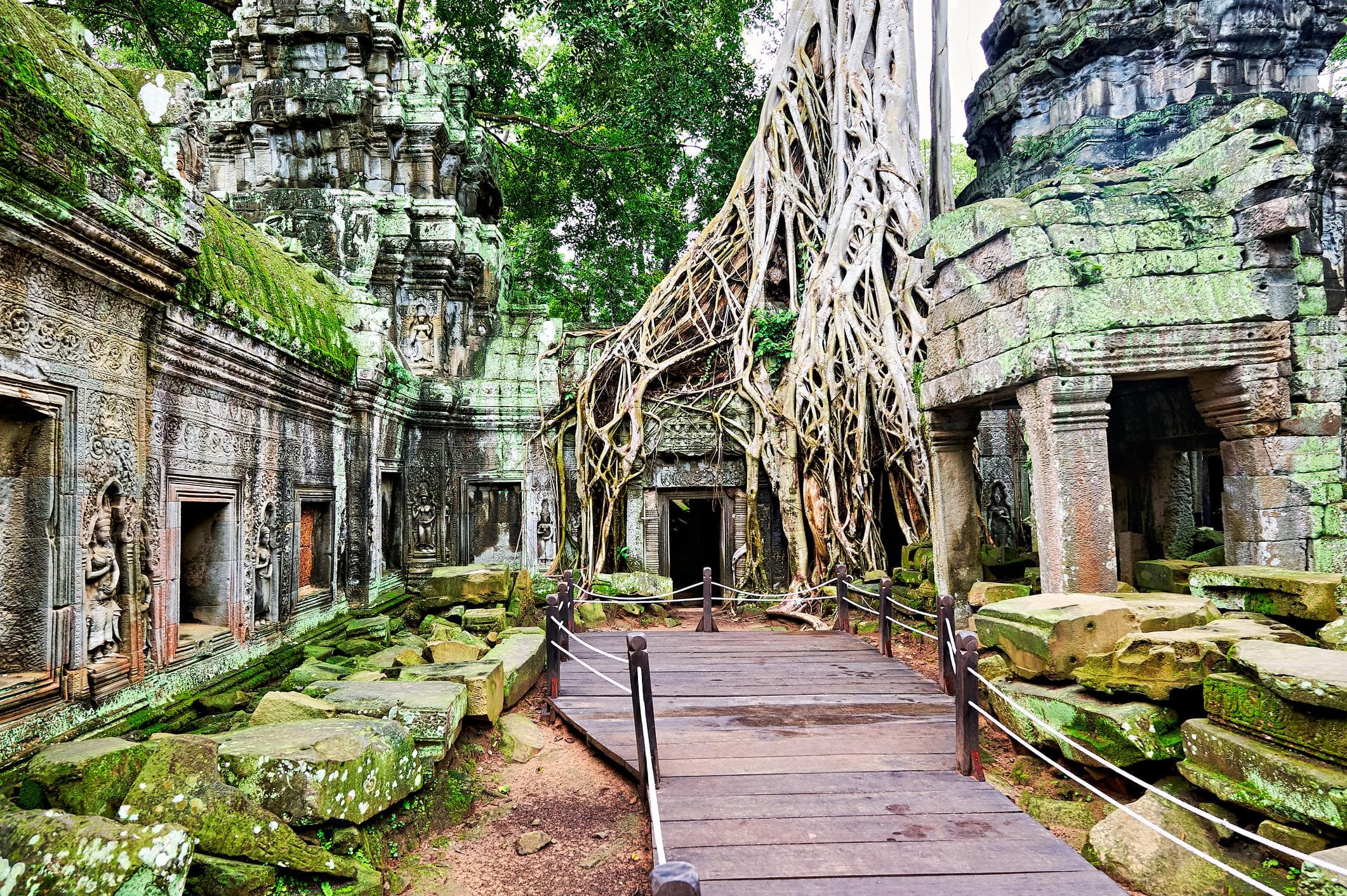 2-Day Wonders of Siem Reap: Ancient Temples & Floating Communities photo 2
