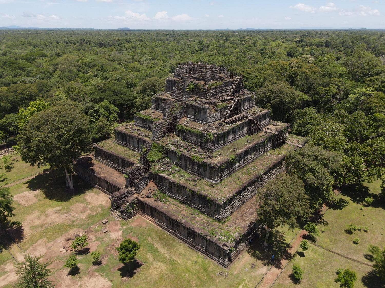 Koh Ker & Beng Mealea: Lost Temples in the Heart of the Jungle photo 2